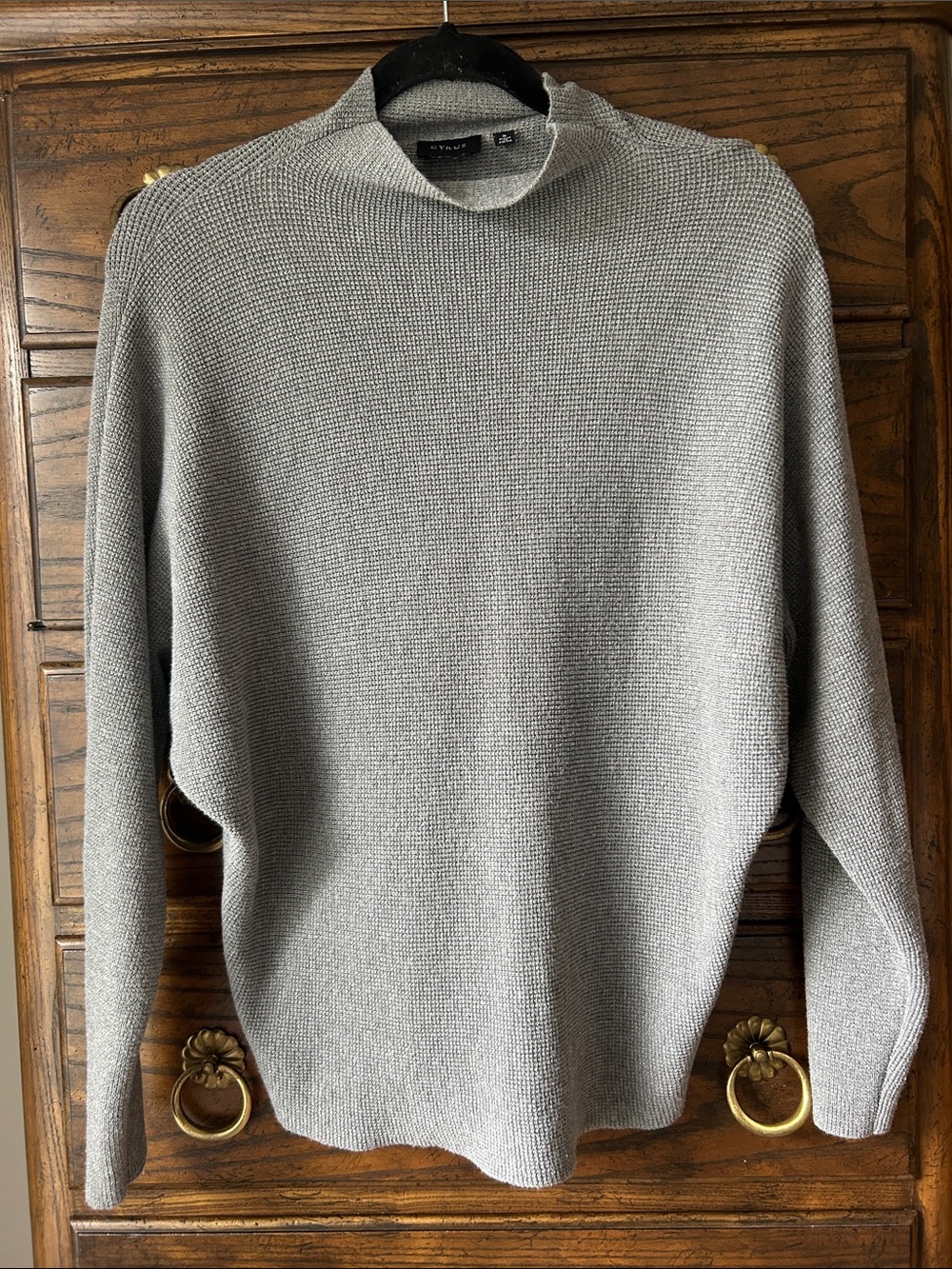 Cyrus Women’s Light Gray Funnelneck Pullover Sweater, Size S
